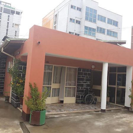 Lucy Guest House Адис Абеба Екстериор снимка