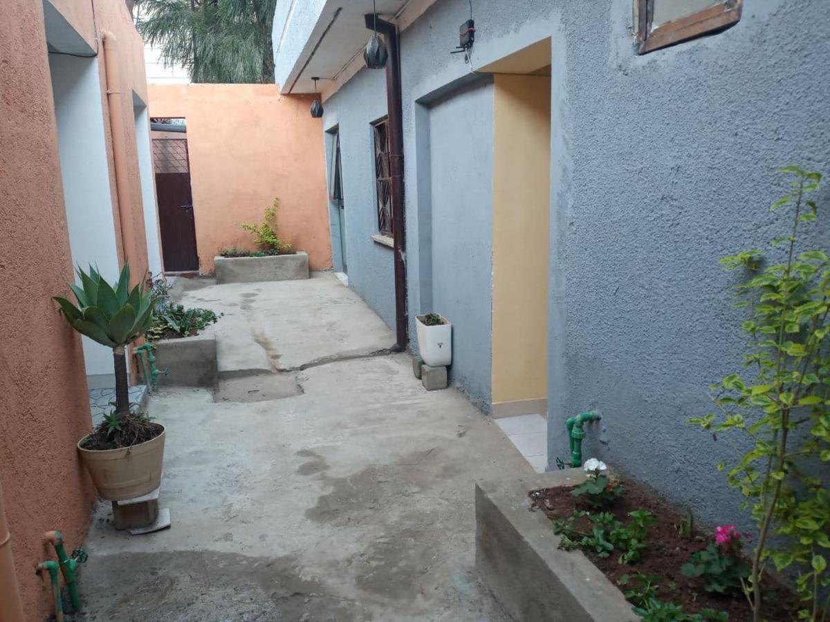 Lucy Guest House Адис Абеба Екстериор снимка