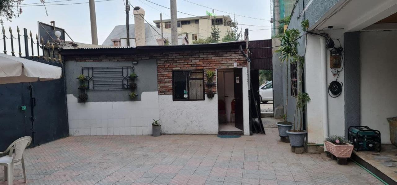 Lucy Guest House Адис Абеба Екстериор снимка