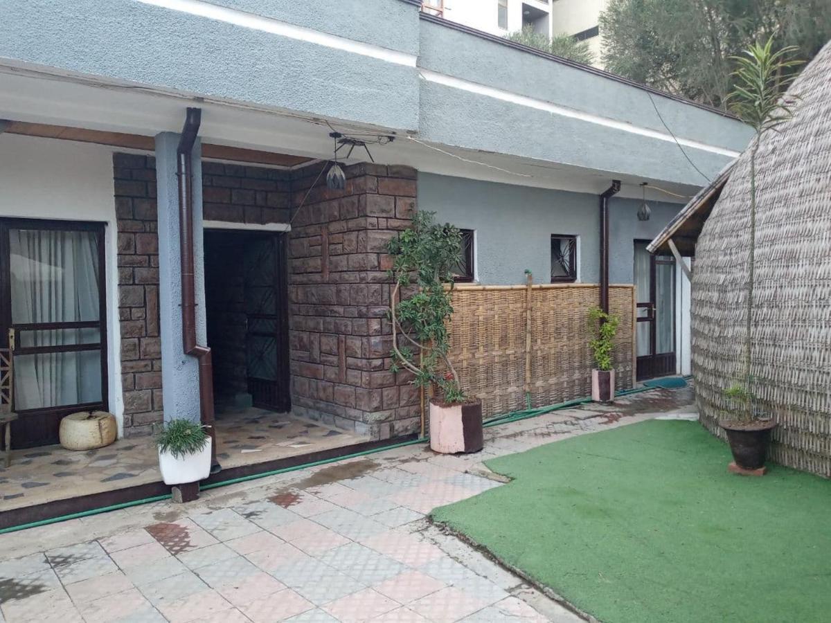 Lucy Guest House Адис Абеба Екстериор снимка