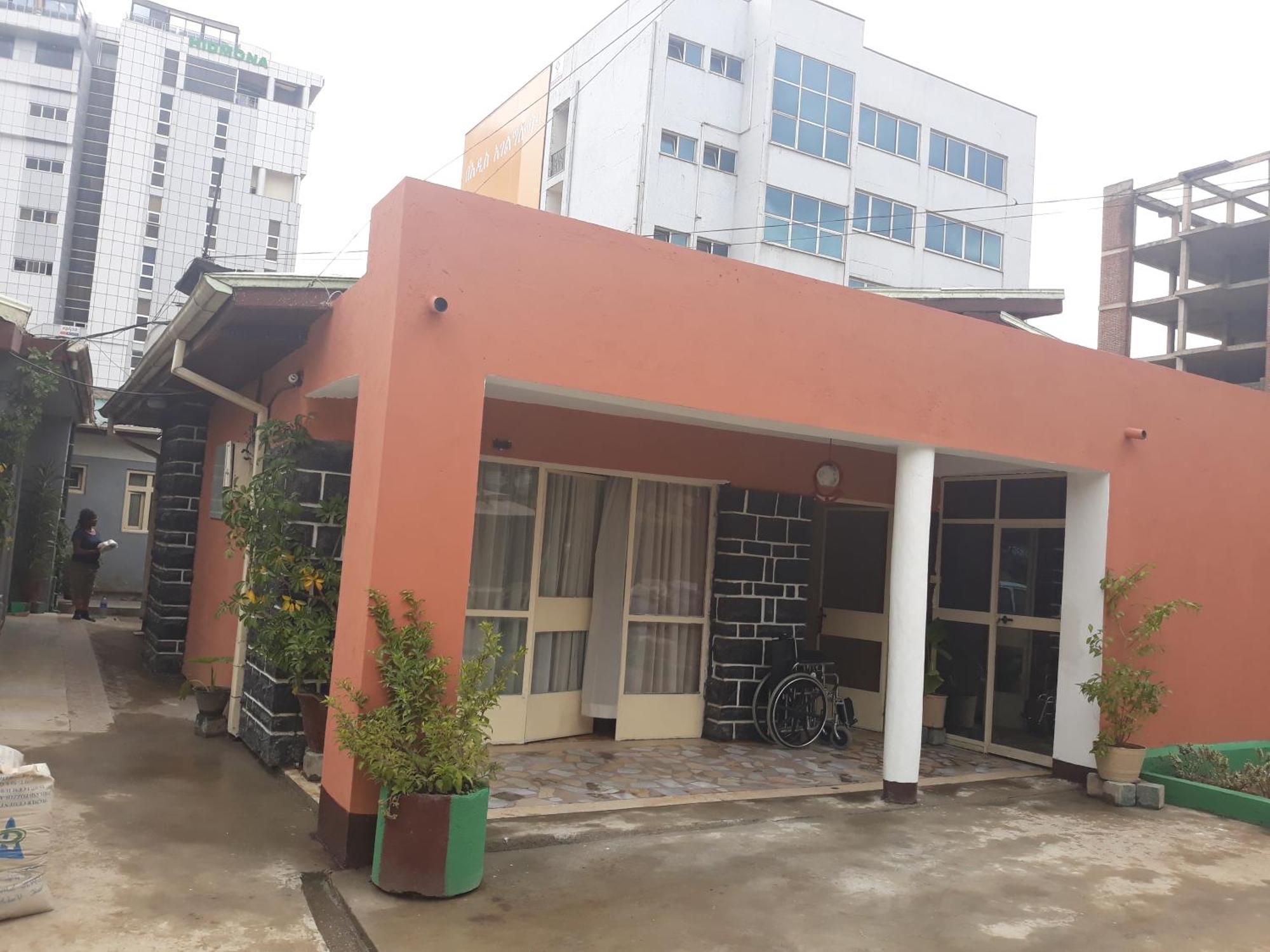 Lucy Guest House Адис Абеба Екстериор снимка